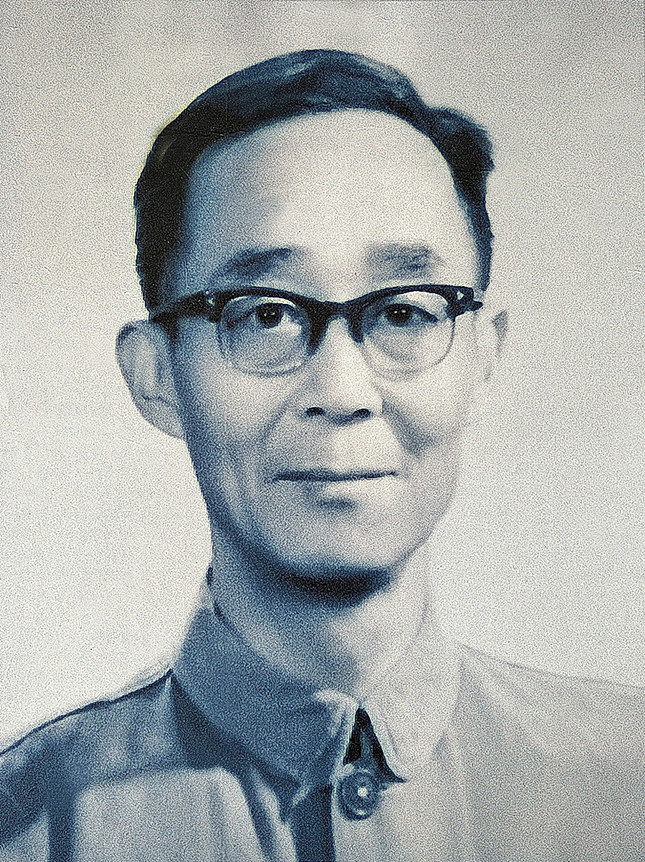 胡裕树先生（黑白照）(签)_副本.jpg