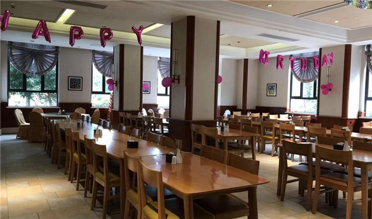 食堂.jpg 食堂.jpg