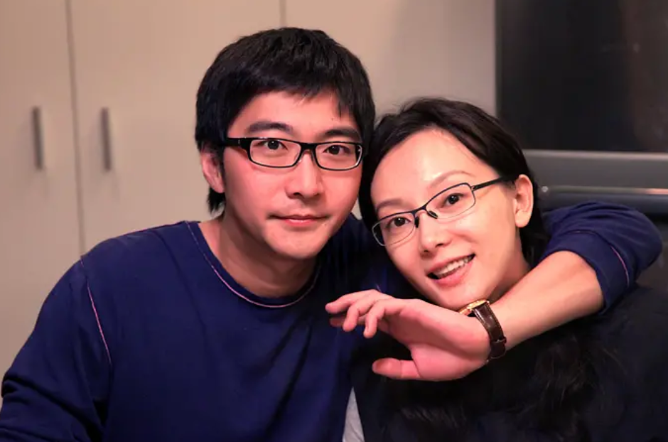 陈数和丈夫合影.png