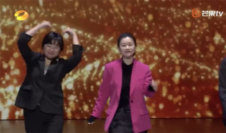 吴越比心.jpg 吴越比心.jpg